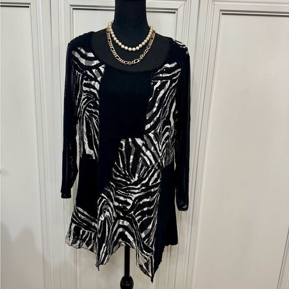 Style & Co. Black and White Asymmetrical Long Sleeve Fit and Flare Top - Picture 1 of 5
